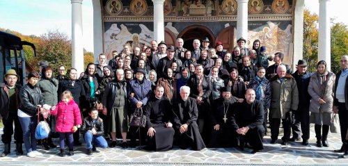 Pelerini bistrițeni la Mănăstirea Dealu Mare, Maramureş Poza 30148