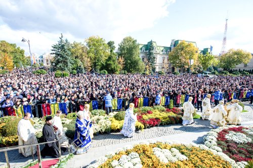 Sfânta Parascheva și-a primit închinătorii de ziua ei Poza 30168