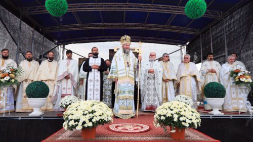 Slujiri arhierești la sărbătoarea Sfintei Cuvioase Parascheva Poza 30140