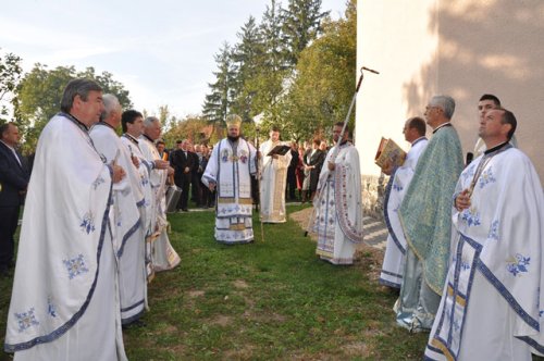 Slujiri arhierești la sărbătoarea Sfintei Cuvioase Parascheva Poza 30142