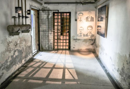 Zidire personală în închisorile comuniste: întrajutorare, compasiune, rugăciune Poza 30186