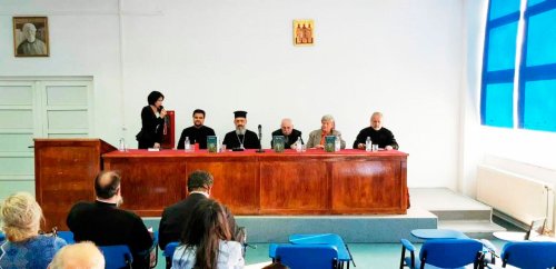 Lansarea volumului de poezii „Văz duhurile Potirului Alb”, la Alba Iulia Poza 30002