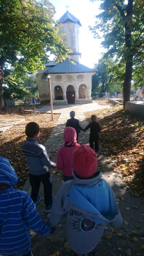 Proiect educațional la Parohia „Sfântul Ierarh Nicolae” - Comoșteni, Dolj Poza 30016