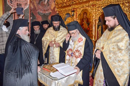 Tundere în monahism la Mănăstirea Hodoș-Bodrog săvârșită de IPS Părinte Timotei al Aradului Poza 29893