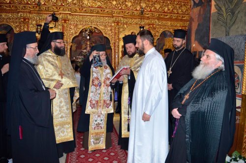 Tundere în monahism la Mănăstirea Hodoș-Bodrog săvârșită de IPS Părinte Timotei al Aradului Poza 29897