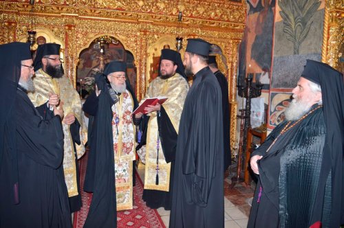 Tundere în monahism la Mănăstirea Hodoș-Bodrog săvârșită de IPS Părinte Timotei al Aradului Poza 29898