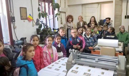 Elevi din Sibiu, în vizită la tipografia Arhiepiscopiei Sibiului Poza 29791