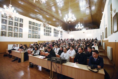 PS Sofian Brașoveanul a conferenţiat pe tema „Frumusețea Ortodoxiei” Poza 29088