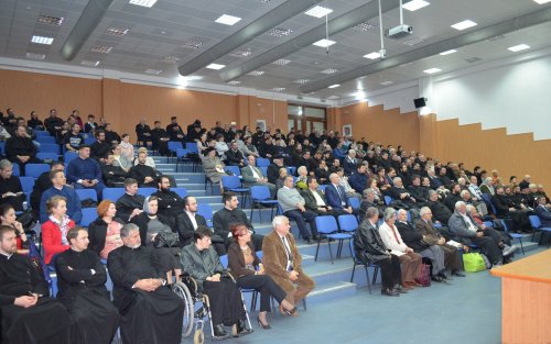 Conferință închinată pătimitorilor din închisorile comuniste, la Deva Poza 28854