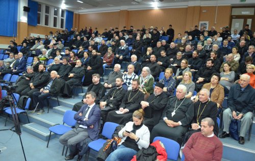 Conferință închinată pătimitorilor din închisorile comuniste, la Deva Poza 28855