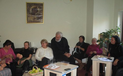 Sprijin pentru bătrâni la centrul social din Călimănești al Arhiepiscopiei Craiovei Poza 28703