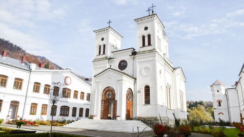 Sărbătoarea Sfântului Grigorie Decapolitul la Mănăstirea Bistrița Poza 28049