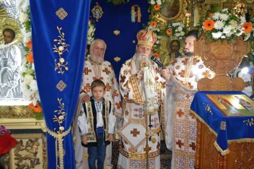 Sfinţii Mari Mucenici Mercurie şi Ecaterina, cinstiţi la biserica voievodală din Rădăşeni Poza 27464