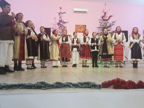 Festivaluri de obiceiuri și tradiții specifice sărbătorilor de iarnă Poza 25741