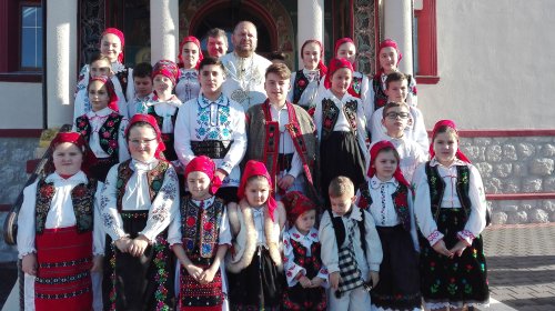 Festivaluri de obiceiuri și tradiții specifice sărbătorilor de iarnă Poza 25742