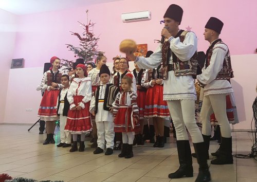 Festivaluri de obiceiuri și tradiții specifice sărbătorilor de iarnă Poza 25746