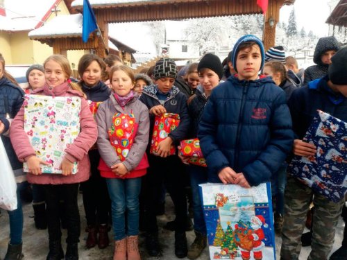 650 de copii au primit daruri prin Asociația „Sfânta Maria” Cristian, Brașov Poza 25643