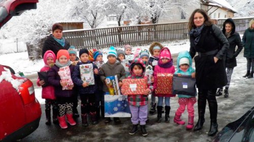 650 de copii au primit daruri prin Asociația „Sfânta Maria” Cristian, Brașov Poza 25645