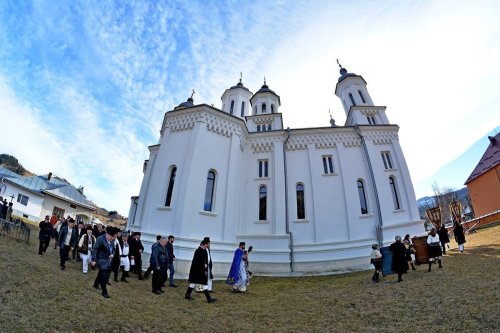 Tradiţii sfinte de Bobotează în Moldova Poza 25578