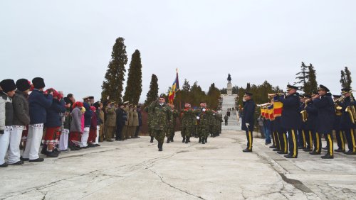Ceremonie religioasă şi militară la Podu Înalt Poza 25311