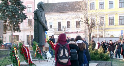 Ceremonie de cinstire a poetului naţional Mihai Eminescu, la Cluj-Napoca Poza 25045