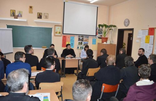 Întâlnirea grupurilor de iniţiativă pentru tineret din Arhiepiscopia Alba Iuliei Poza 23945