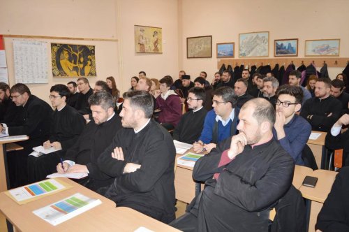 Întâlnirea grupurilor de iniţiativă pentru tineret din Arhiepiscopia Alba Iuliei Poza 23947