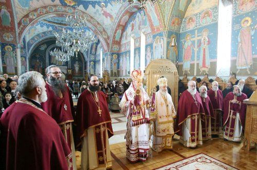Slujiri arhiereşti în Duminica Ortodoxiei Poza 22901