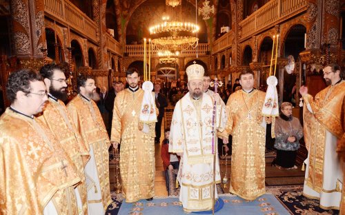 Slujiri arhiereşti în Duminica Ortodoxiei Poza 22906