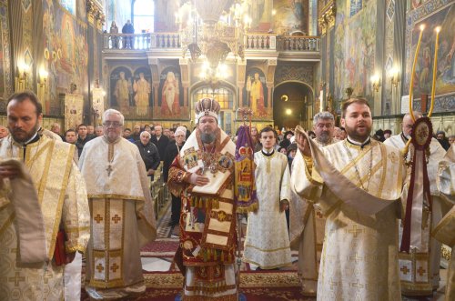 Slujiri arhiereşti în Duminica Ortodoxiei Poza 22908