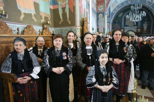 Slujiri arhiereşti în Duminica Ortodoxiei Poza 22913