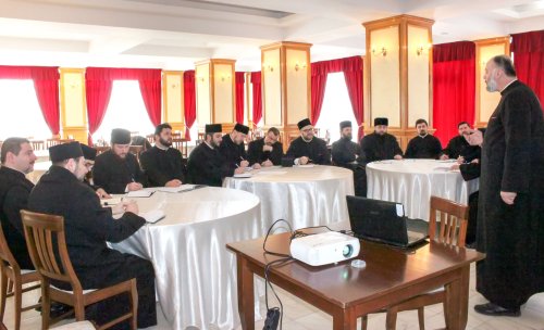 Cursuri de formare pentru preoți din Arhiepiscopia Dunării de Jos Poza 22781