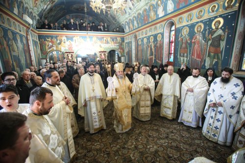 Slujiri arhiereşti în Duminica Sfântului Grigorie Palama Poza 22488