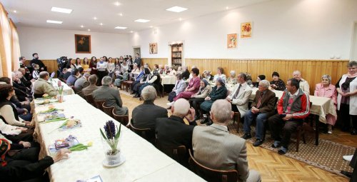 Daruri de 8 martie pentru beneficiarii Căminului de Vârstnici din Sibiu Poza 22255