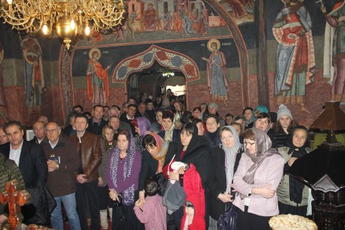 Liturghie arhierească la Mănăstirea Polovragi Poza 22082
