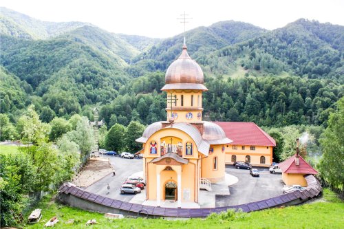 Două noi mănăstiri în Vâlcea Poza 21708