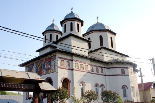 Sfințirea bisericii Parohiei Vârtop din Gorj Poza 18445