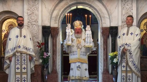 Liturghie arhierească în trei altare din București Poza 18000