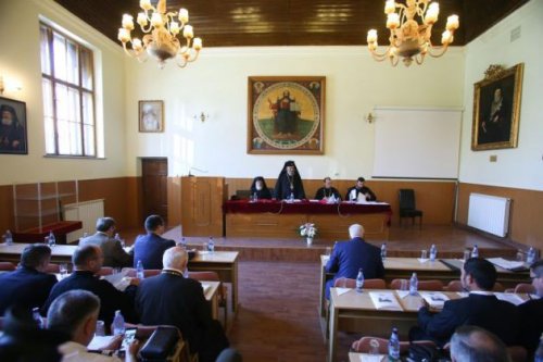 Ședința de constituire a noii Adunări eparhiale a Arhiepiscopiei Sibiului Poza 17295