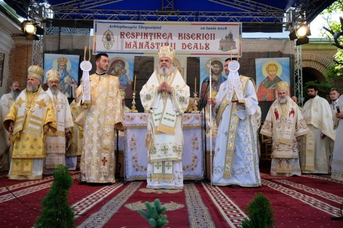 Patriarhul României a resfinţit biserica Mănăstirii Dealu Poza 16863