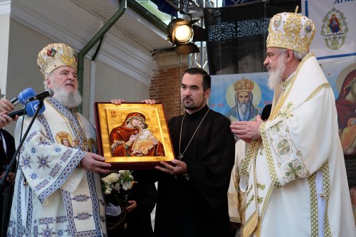 Patriarhul României a resfinţit biserica Mănăstirii Dealu Poza 16867