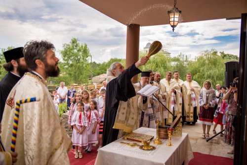 Sfinţire de casă parohială în Cucuteni - Leţcani, oficiată de IPS Mitropolit Teofan Poza 14819