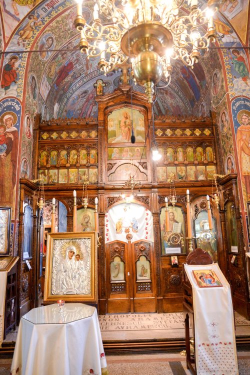 Biserica de-o vârstă cu România Mare Poza 14172
