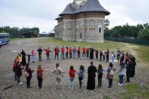 Tinerii din Târgu Frumos au sărbătorit Centenarul Marii Uniri Poza 14140