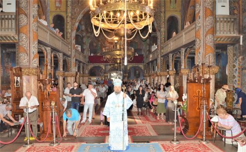Hramuri și slujiri arhierești în Duminica a 10-a după Rusalii Poza 13081