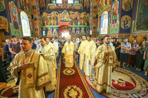 Liturghie arhierească la o biserică istorică din Focșani Poza 13118
