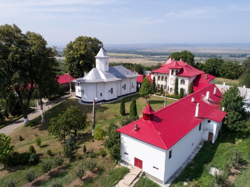 Binecuvântare arhierească la mănăstirea vrânceană Sihastru Poza 13037