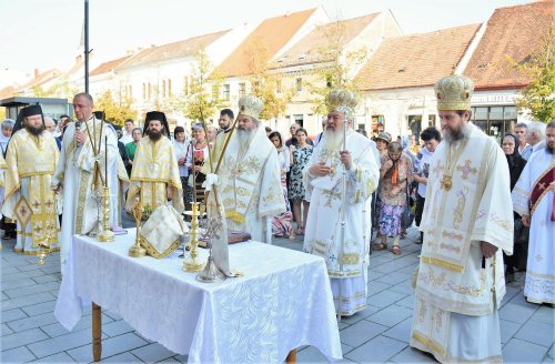 Sfințirea Bisericii „Schimbarea la Față” din Cluj-Napoca Poza 12448