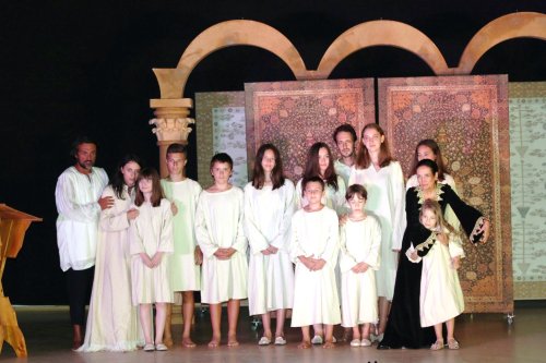 Spectacol de teatru religios la Casa de cultură „Constantin Brâncoveanu” din Horezu Poza 12359