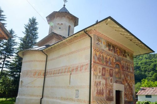 Hramuri de tradiţie în două mănăstiri oltene Poza 11836